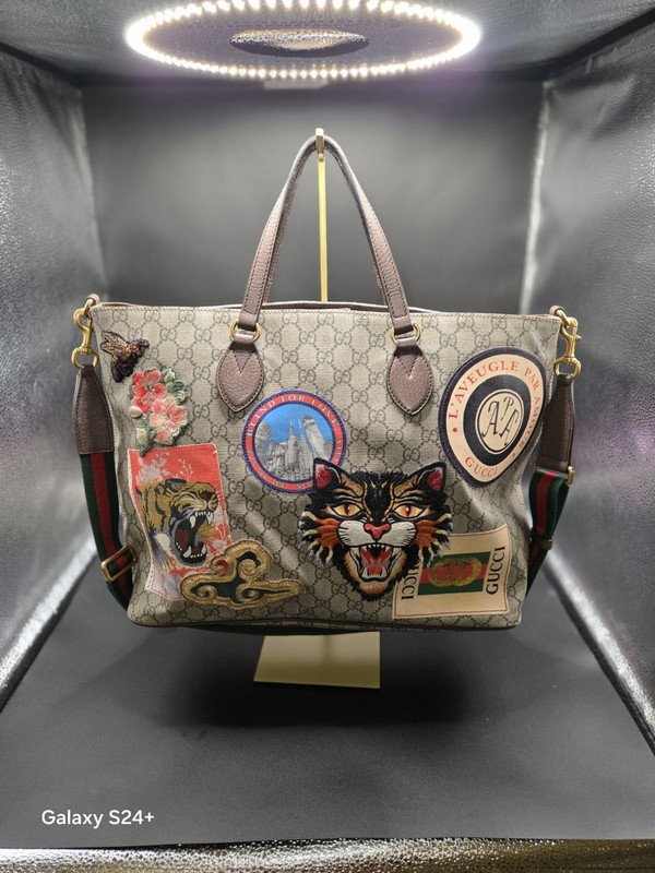 Authentic Gucci Courrier GG Supreme Soft Tote Tiger Bee Applique Web Strap