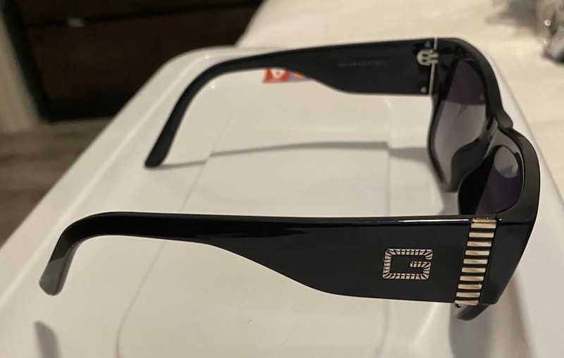 GUESS Women’s Oversized Square Sunglasses Black Frame Purple Tinted Lenses gallery