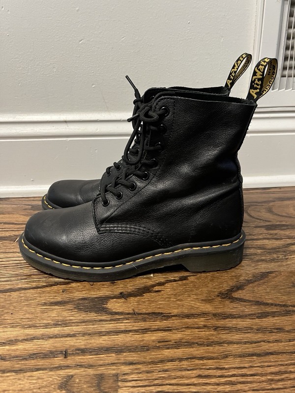 NEW Dr. Martens Doc’s 1460 Pascal Virginia Leather Black Sz 8 Women’s Lace Up