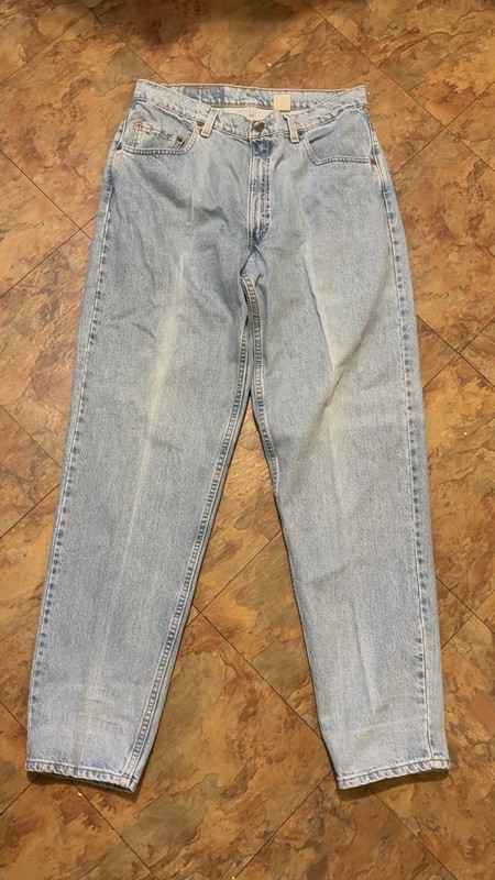 Vintage Levi’s Men’s 560 Loose Fit Tapered Light Wash Blue 36×34