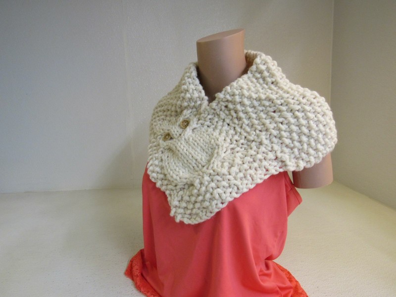 Handcrafted Owl Cowl Cream Textured 80% Acrylic 20% Wool Female Adult