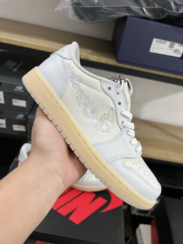 IF4391-100 AJ 1 Retro Low OG Rabbit Floral Swoosh Men's Shoe Sizes 4-12 gallery