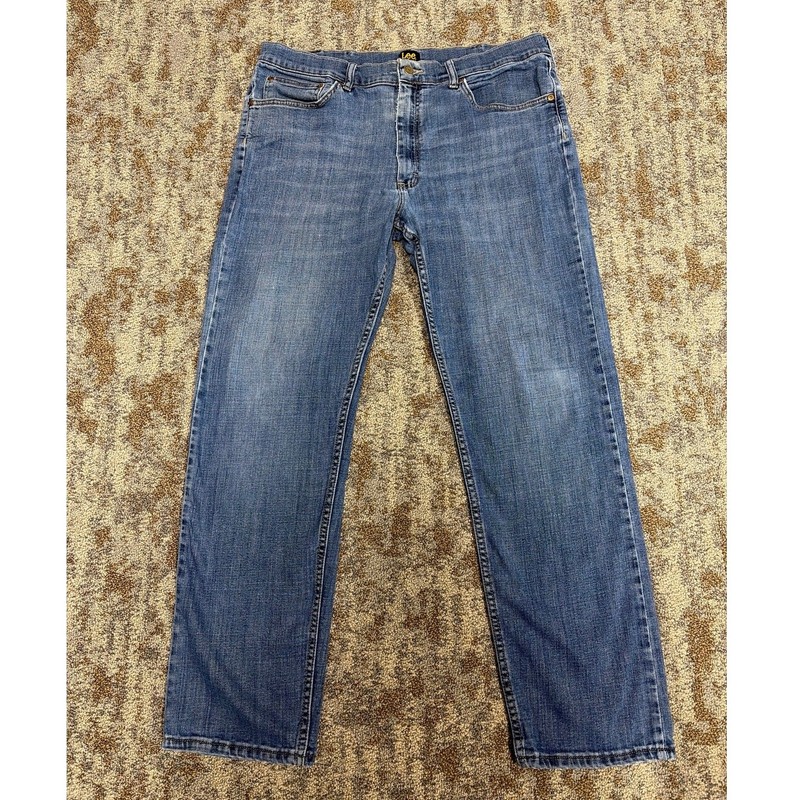 Lee Mens Size 38 x 32 Premium Select Classic Fit Straight Leg Jean Stretch Denim