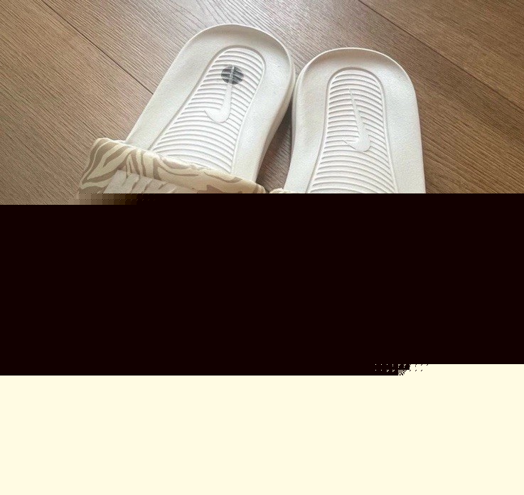 Women’s Nike Slides White And Tan Zebra Print Women’s US Size 10 Pre-Owned