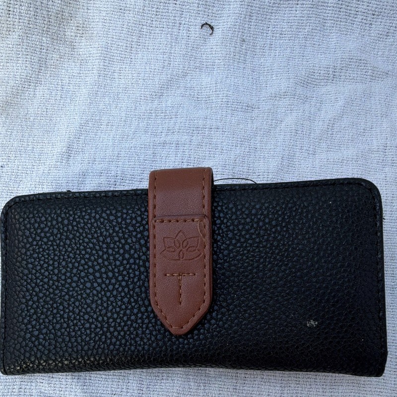 Unknown Factory Women’s Black Zip-Around Wallet Brown Snap Strap ID Window