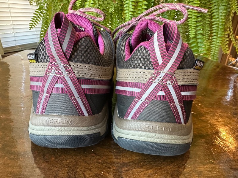 Keen Targhee III Women's Size 9 Weiss/Boysenberry Hiking Shoes gallery
