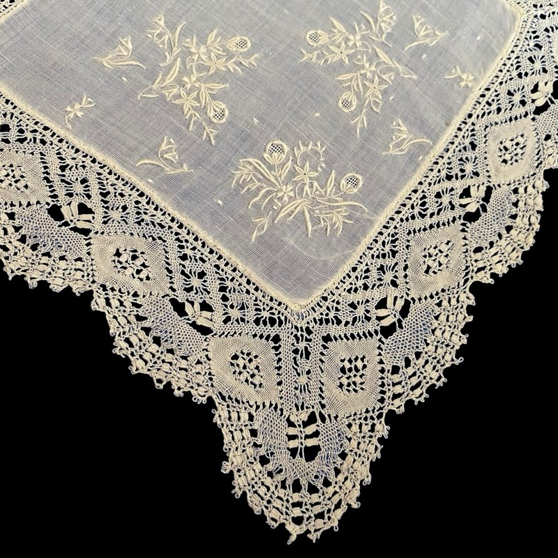 Vtg Hanky Handkerchief White Embroiderey and Lace HK174