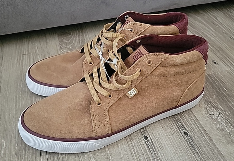 New DC Skate Shoes Leather Council Mid Tops Men’s Size 12
