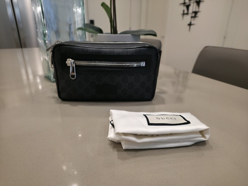 Gucci GG Supreme Zip-Up Small Belt Bag