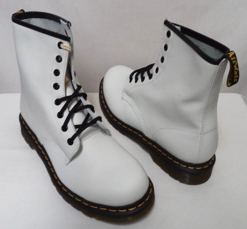 Doc Dr. Marten Air Wair NEW NIB Size Sz 7 Leather ankle lace up boots white