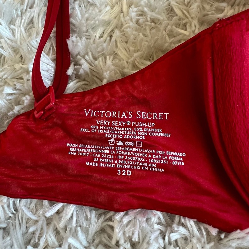 Victoria's Secret Very Sexy Push-Up Bra in Red, Size 32D gallery