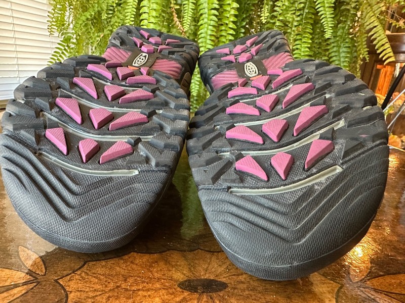 Keen Targhee III Women's Size 9 Weiss/Boysenberry Hiking Shoes gallery