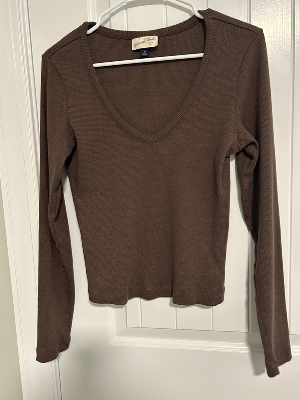 Universal Thread Women’s M Brown Ribbed Knit V-Neck Long Sleeve Pullover Top