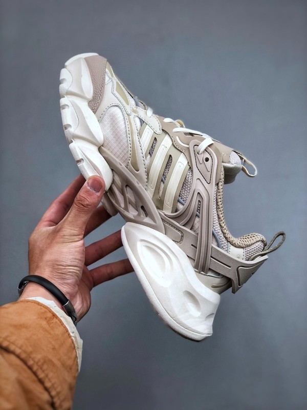 Adidas XLG Runner deluxe ‘Beige White’ Size IH7799 gallery