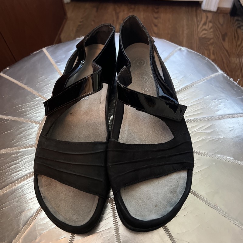 NAOT BLACK NUBUCK & PATENT PAPAKI SANDALS size 41 ( US 10 ) gallery
