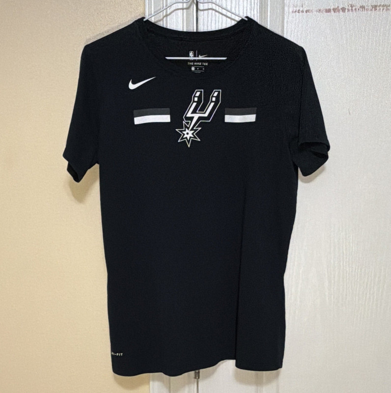 Nike DRI-FIT Black San Antonio Spurs Graphic Tee Athletic Cut Medium