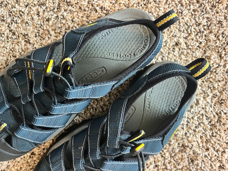 Keen Men's sz 9.5 M Newport H2 Hiking Sandals Navy Closed Toe Waterproof Hiking gallery