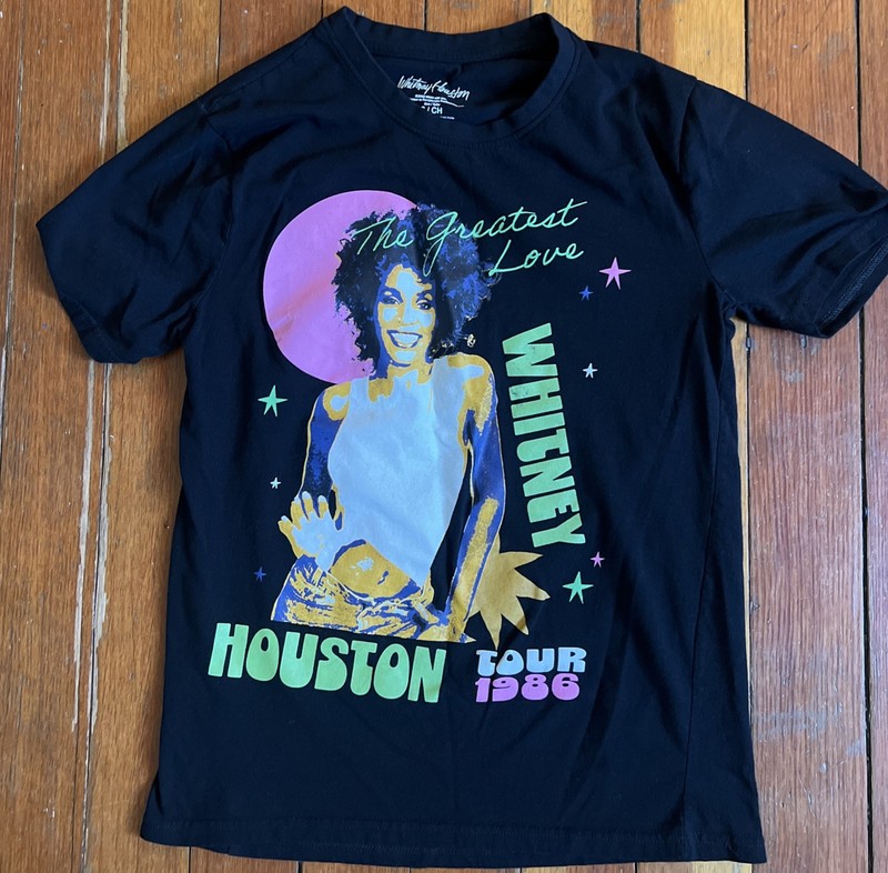 Whitney Houston 1986 Tour Graphic Print Tee WomenSmall Black “The Greatest Love”