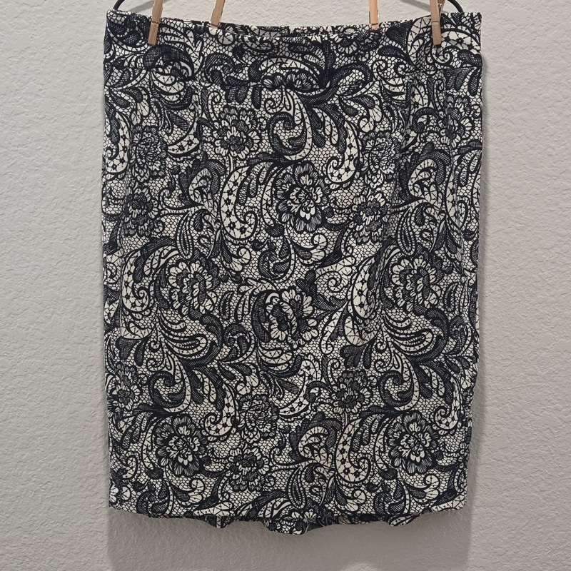 Lane Bryant Floral Black/White Knit Pencil Skirt Stretch Knee Length Size 14