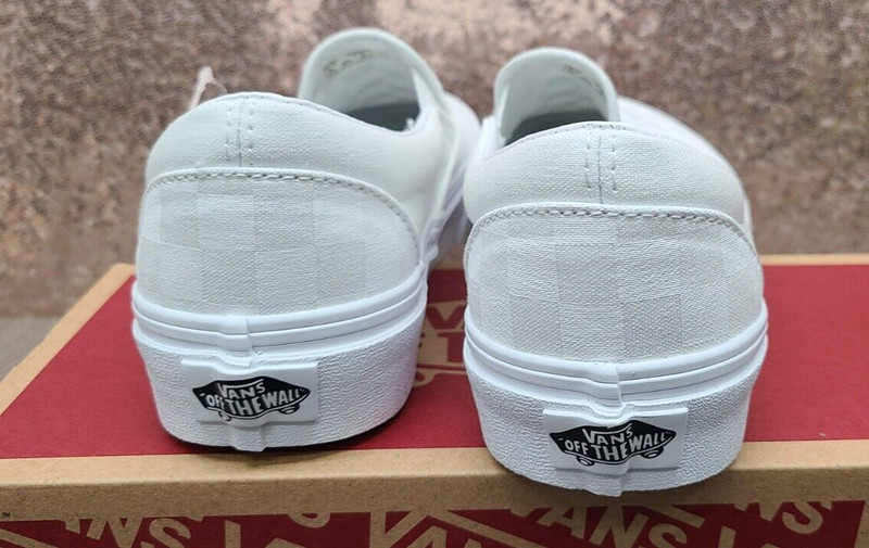 Vans VN000EYE Classic Slip On White Checkered Shoes Mens SZ 4.5, Ladies SZ 6 gallery
