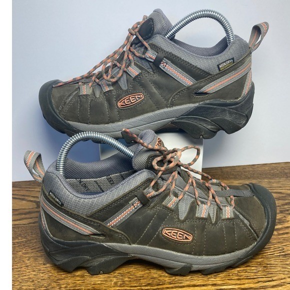 KEEN Targhee II Womens 8.5 Waterproof Hiking Shoes Womens 8.5 Brown Coral