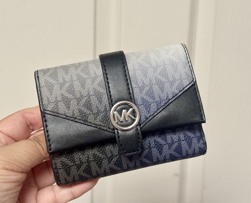 NWT Michael Kors Greenwich Women Medium Ombré Trifold Wallet in Black Multi