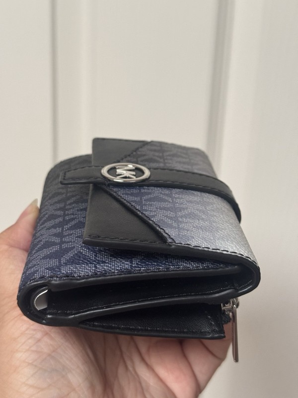 NWT Michael Kors Greenwich Women Medium Ombré Trifold Wallet in Black Multi gallery