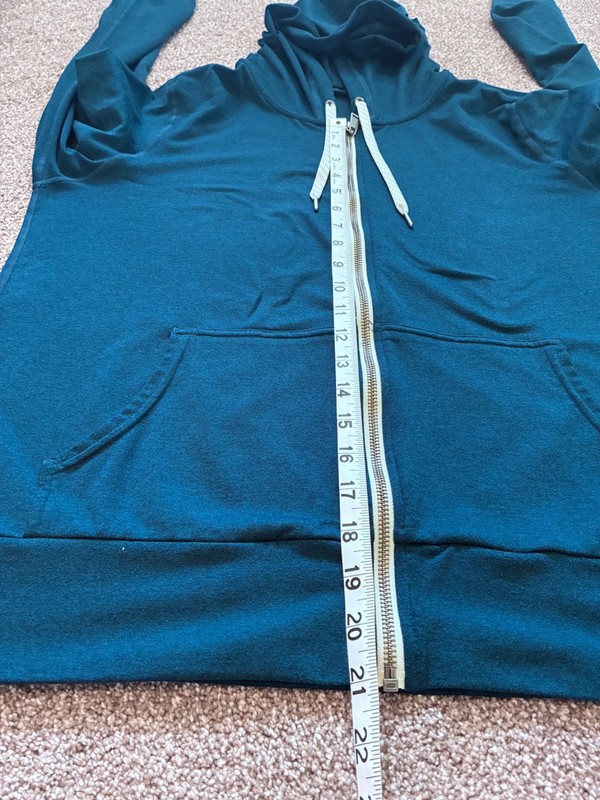 Vuori Halo Performance Hoodie 2.0 Large Cosmo Heather EUC gallery