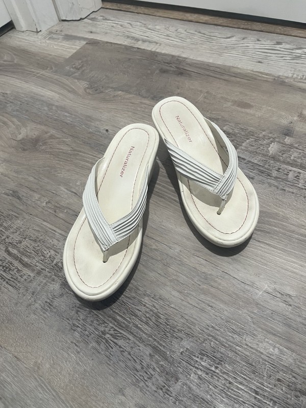 naturalizer womens sandals size 7m 2.5 inch heels