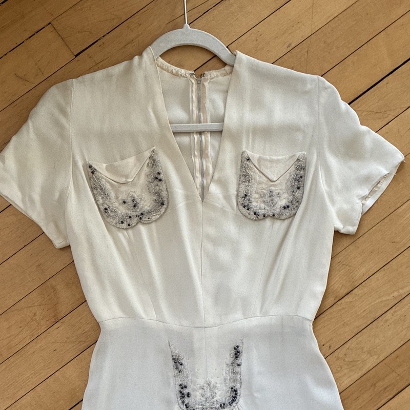 1940's Women's White Crepe A-Line Dress sz S V-Neck Short Sleeve Beaded AS IS gallery