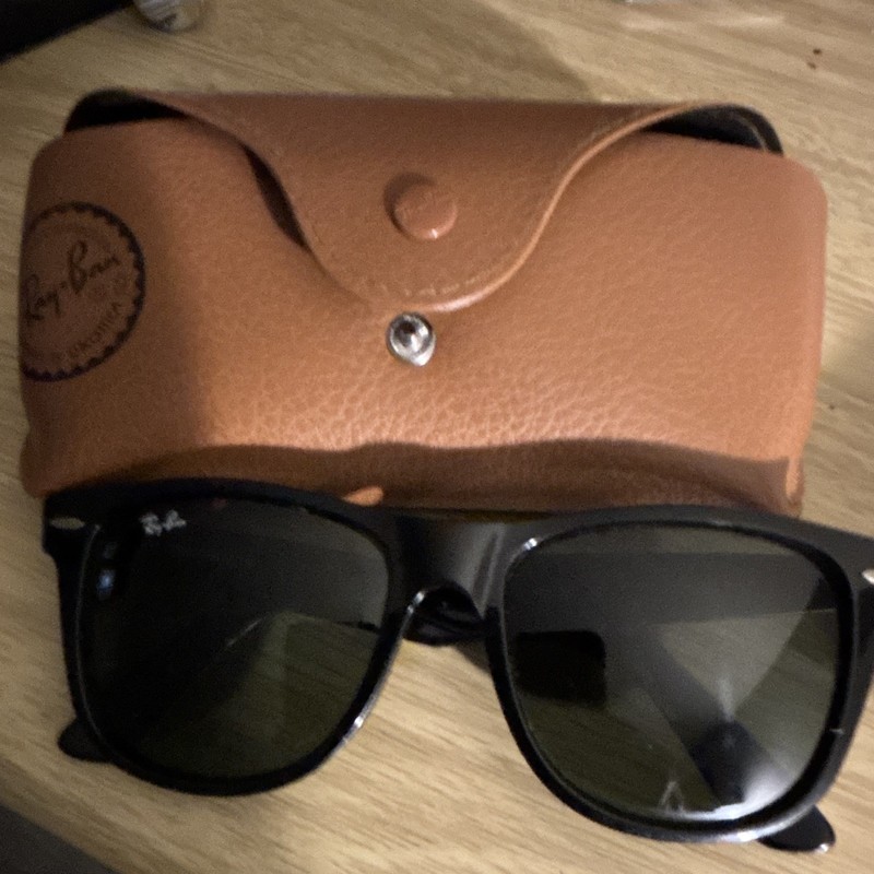 Ray-Ban Wayfarer Men’s Black Plastic Frames Green G-15 Glass Sunglasses