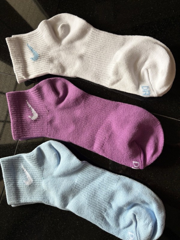 Nike women’s Ankle Socks 3 Pairs Size S, Cream, Purple, Baby Blue Cotton