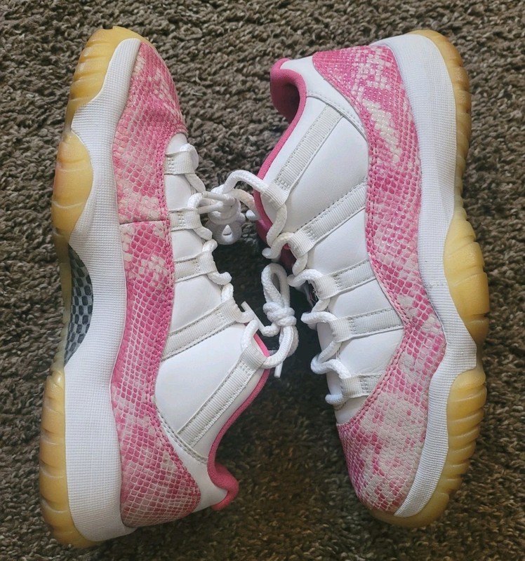 Air Jordan 11 Low Snakeskin Pink/White Size 9 gallery