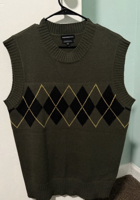 Wednesday's Girl Argyle Knit Sweater Vest Relaxed Fit XL Green Black Yellow gallery