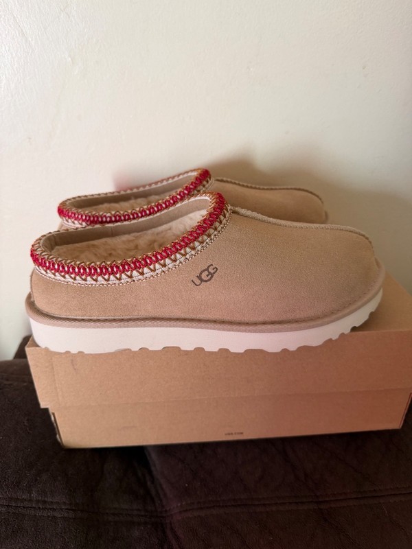 UGG Size 8 Women's Tasman Slipper - Chestnut