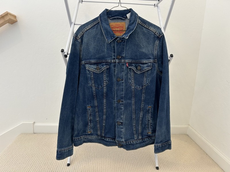 Levi's Men's Denim Trucker Jacket Size Medium, Light Wash