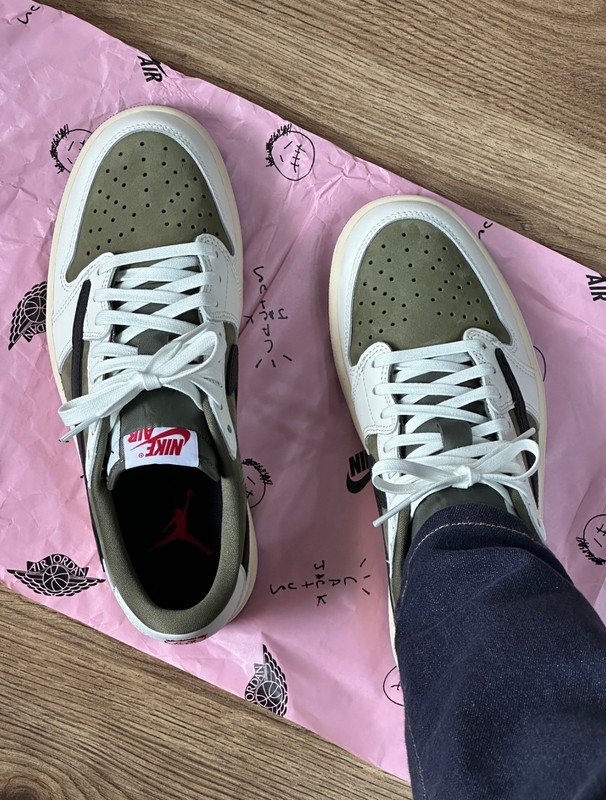 Nike Jordan 1 Retro Low OG SP Travis Scott Oilve White Black Leather Suede gallery