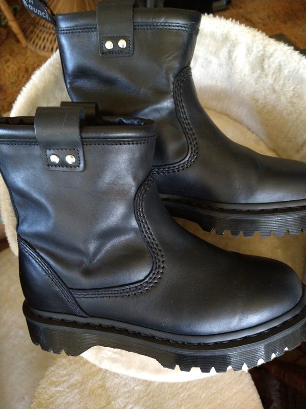 DR MARTIN WOMENS ANISTONE LOW BIKER BOOTS AIR WAIR BLACK SZ 8 Women’s 7 Mens