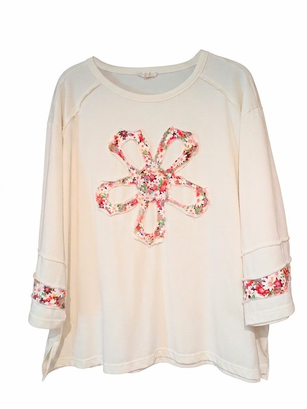 Easel Pullover Ivory w/Patchwork Frayed Flower 1X Side Slits Boho Peasant Artsy