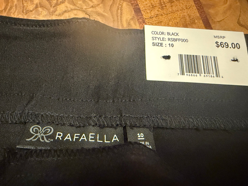 NWT Women’s Rafaella Black Stretch Pants – Size 10 gallery