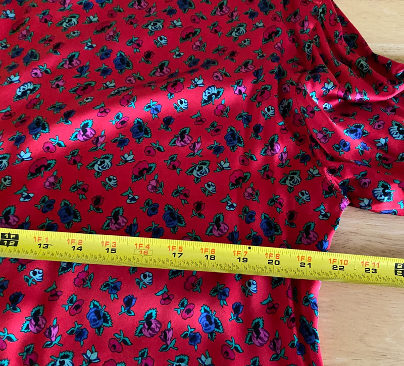 ESCADA SILK VINTAGE LONG BLOUSE IN RED DITSY ROSE PRINT 40 14 WEST GERMANY gallery