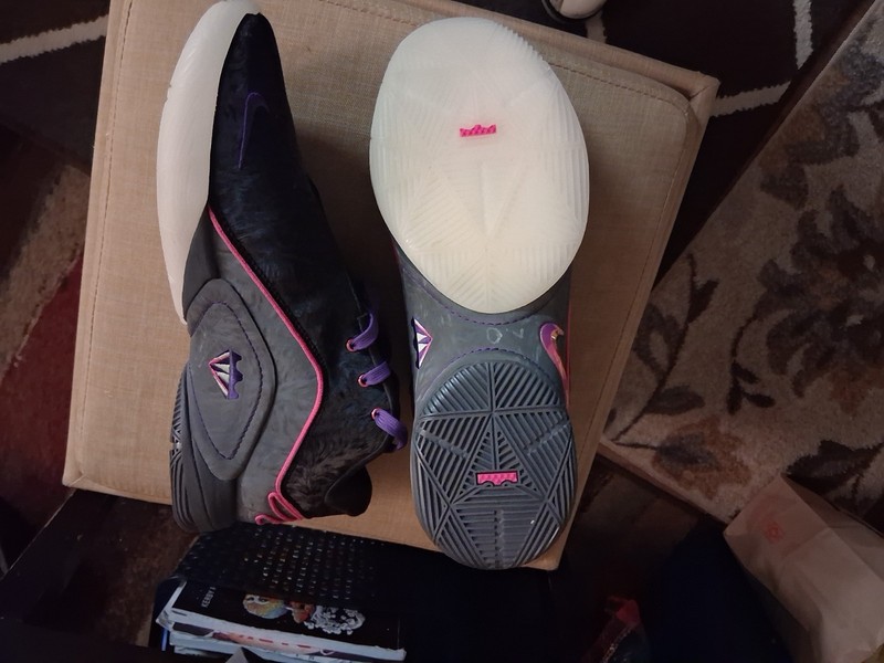 Nike LeBron XXII 22 Blacklight Black Laser Fuchsia Pink FZ1094-001 Men’s