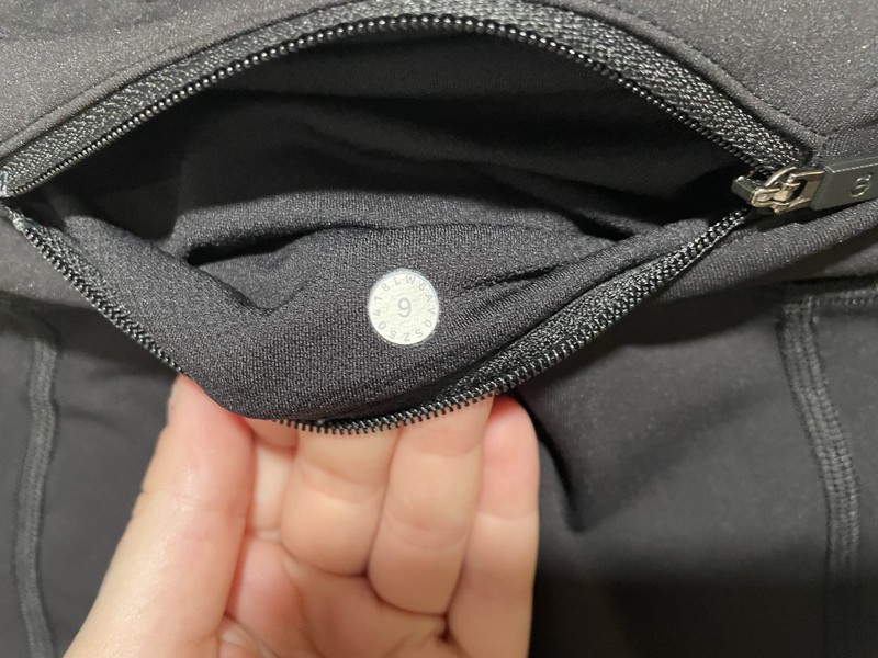 lululemon athletica Women’s Black Cropped Leggings 6 23" Inseam Zip Pocket gallery