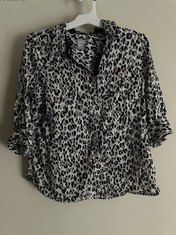 Chicos Womens size2 Fresh Chic Linen Shirt No Iron Animal Print Button Front Top