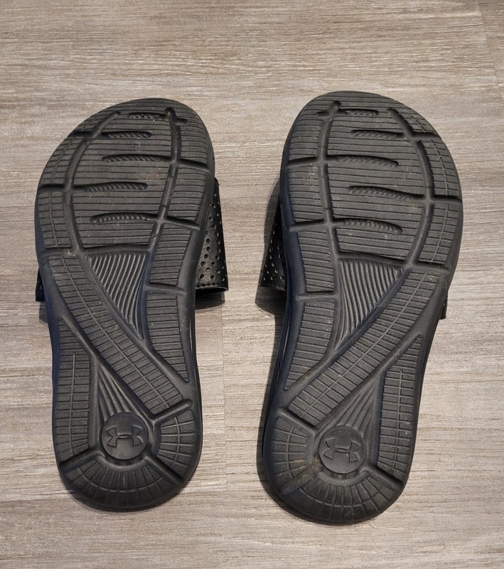 Boys Under Armour Slide Sandals - Size 4Y gallery