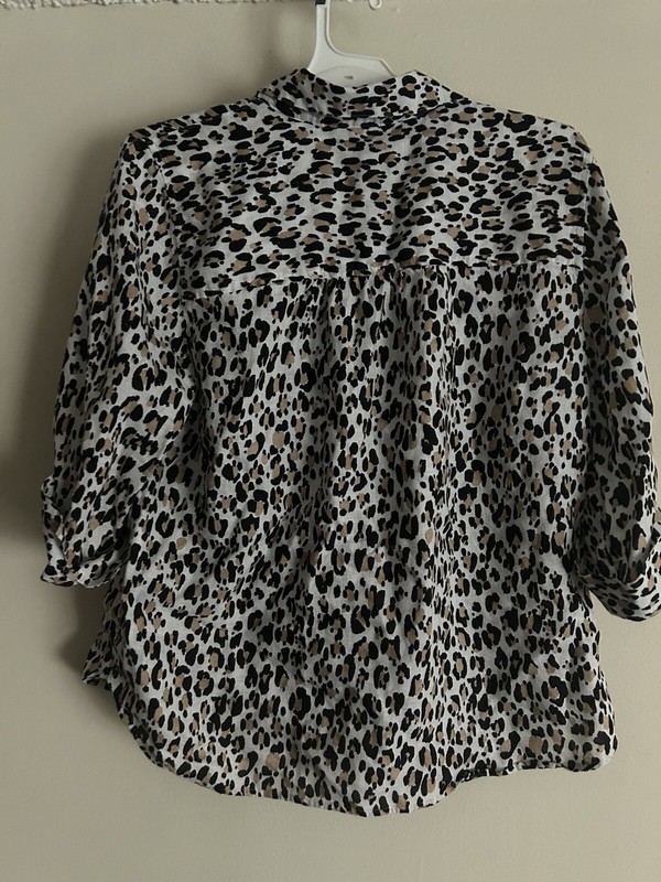 Chicos Womens size2 Fresh Chic Linen Shirt No Iron Animal Print Button Front Top gallery