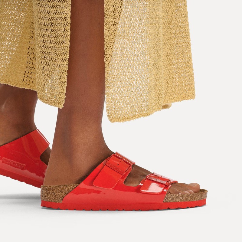 BIRKENSTOCK ARIZONA PATENT CHERRY MEDIUM/NARROW WIDTH RED WOMEN’S SLIDE SANDALS