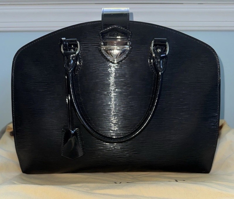 Louis Vuitton Pont-Neuf GM in Black Épi Leather | Retired & Elegant | Authentic