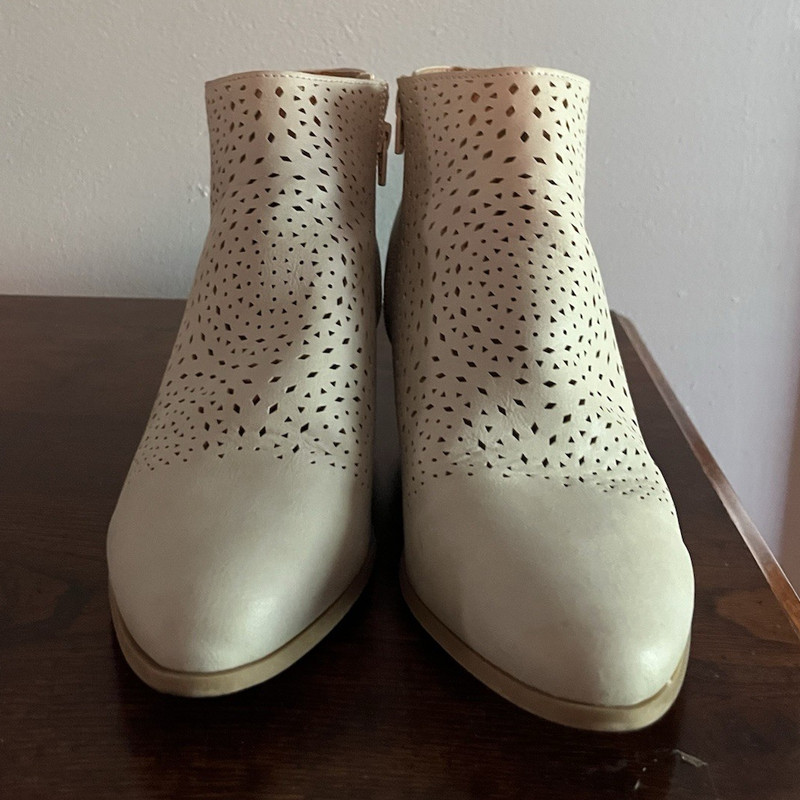 Women’s Beige Cut-Out Ankle Booties Faux Leather Block Heel Almond Toe 8W