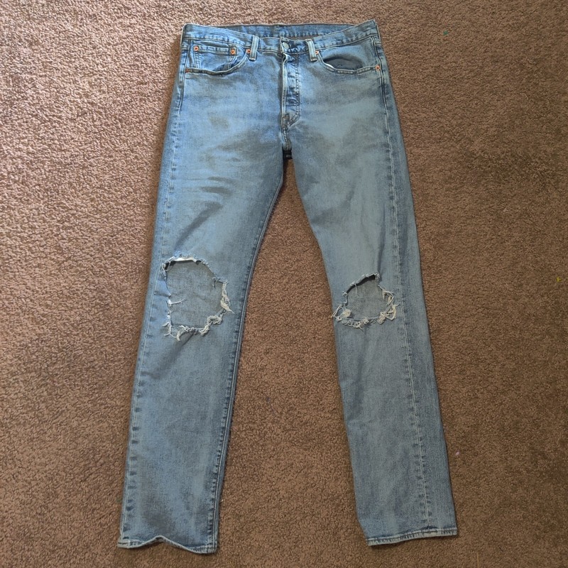 Levi’s 501 Jeans Size 32 x 32 Distressed Light Wash Pants Button Fly